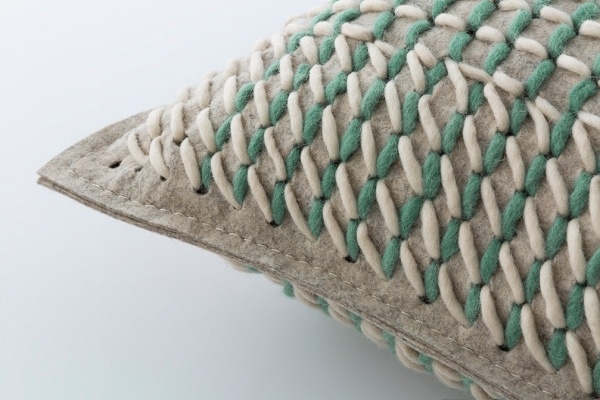 Подушка Canevas Geo Green 50x50 см от интернет-магазина IDODOM.RU