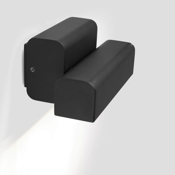 Черный настенный светильник Balic 2700-3000-4000K от интернет-магазина IDODOM.RU