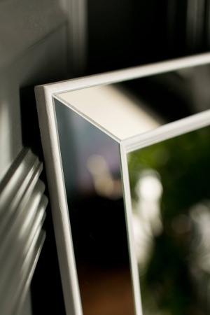 Зеркало Miriada White от интернет-магазина IDODOM.RU