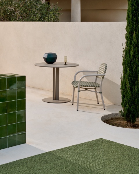 Уличный стол Sedalis из стали со столешницей из серо-коричневого алюминия Ø80 см от интернет-магазина IDODOM.RU