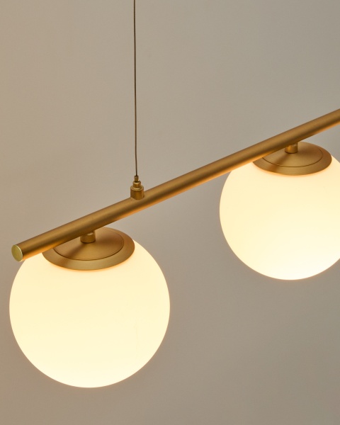 Люстра Brisia из металла в латунной отделке с 3 стеклянными плафонами Ø15 см от интернет-магазина IDODOM.RU