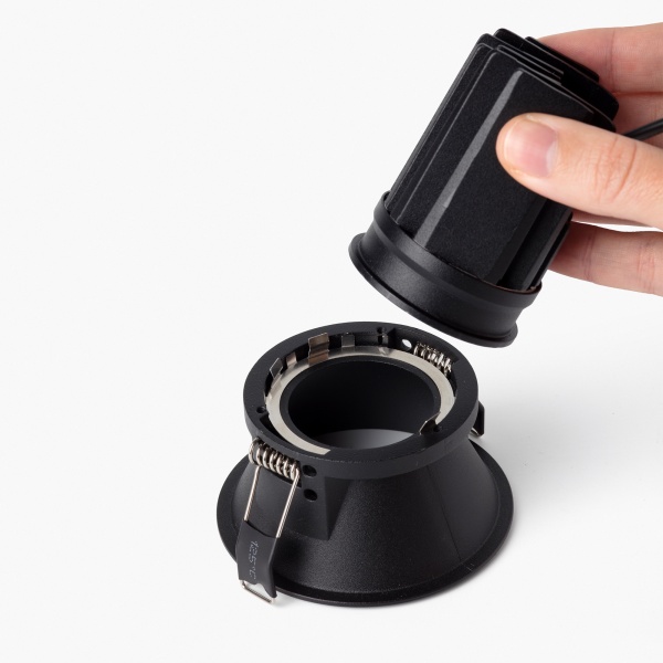 Tulipa Черный встраиваемый потолочный светильник 10Вт 15° 3000K CRI90 IP44 от интернет-магазина IDODOM.RU