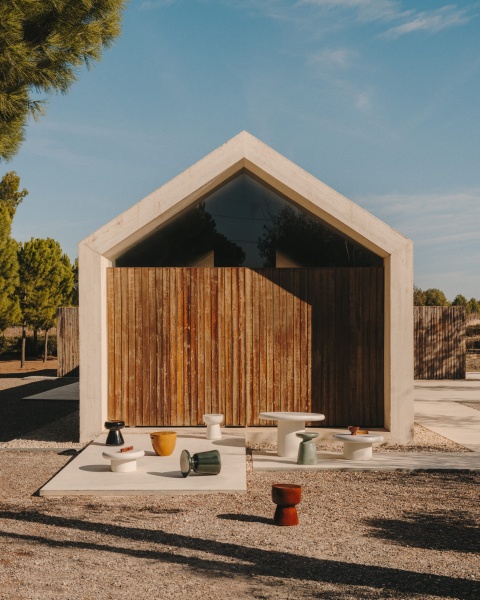 Pada Приставной столик из терраццо белого цвета Ø 40 см от интернет-магазина IDODOM.RU