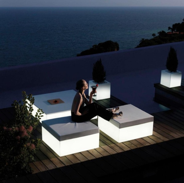 Столик Quadrat Jut от интернет-магазина IDODOM.RU