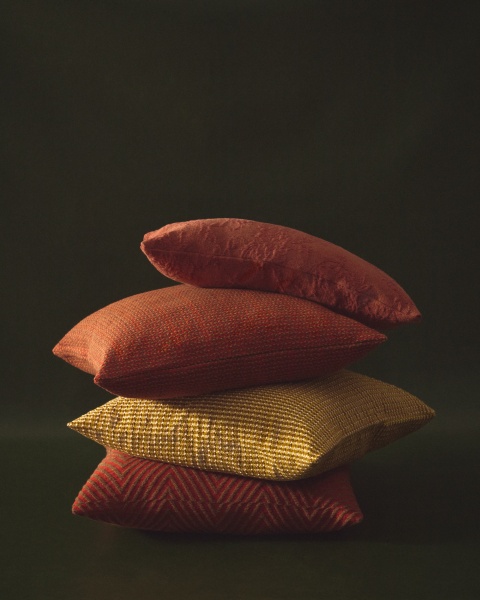 Чехол на подушку Velina из красного льняного жаккарда с узором 30 x 50 см от интернет-магазина IDODOM.RU