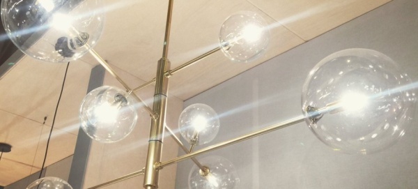 Люстра Atom 8L латунь - прозрачные плафоны от интернет-магазина IDODOM.RU