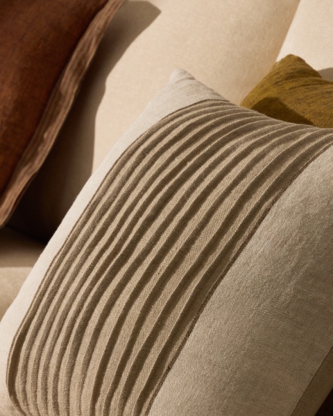 Чехол для подушки Zoren из льна бежевого цвета плиссированный 50 x 50 см от интернет-магазина IDODOM.RU