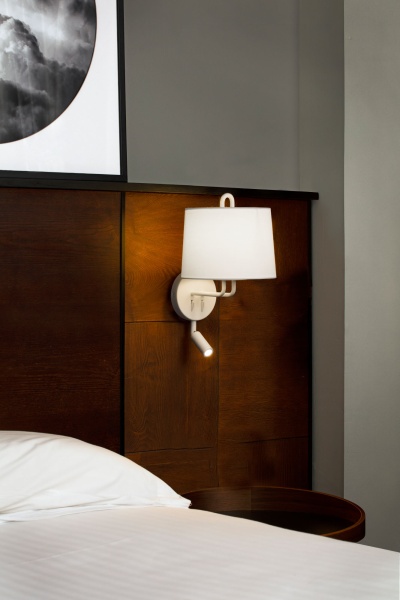 Бра с ридером Montreal белое от интернет-магазина IDODOM.RU