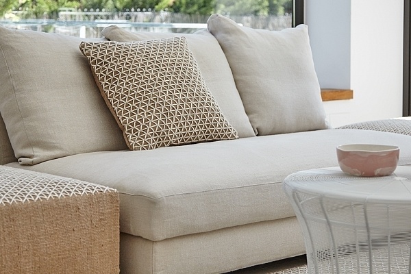 Подушка Raw White 50x50 от интернет-магазина IDODOM.RU