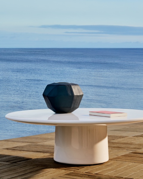 Журнальный столик Albanella из цемента с глянцевой белой отделкой Ø110 см от интернет-магазина IDODOM.RU