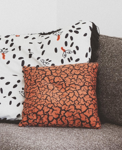 Подушка Rift Red 40*40 от интернет-магазина IDODOM.RU