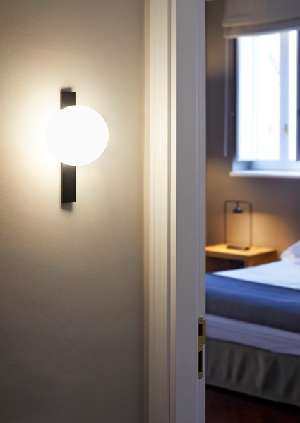 Настенный светильник Circ CIR_3720 черный от интернет-магазина IDODOM.RU