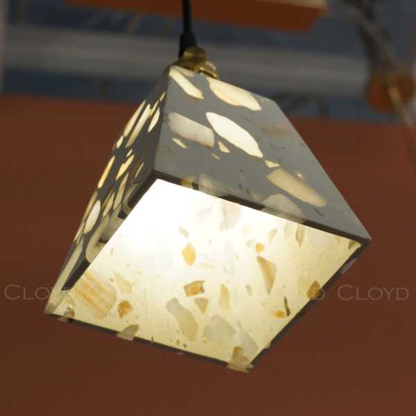 Подвесной светильник Cloyd MATERIA P1 / pyramid - латунь (арт.12182) от интернет-магазина IDODOM.RU