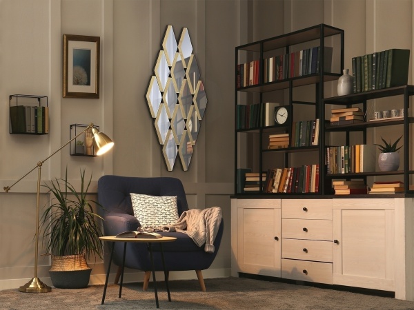 Зеркало Romulo из золотистых пластин от интернет-магазина IDODOM.RU