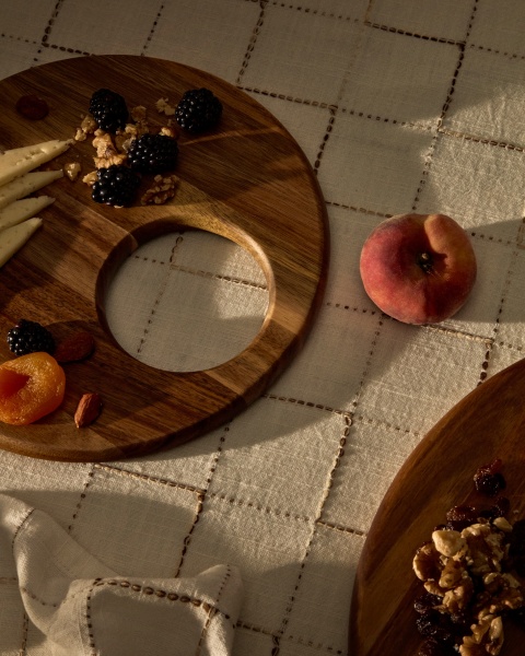 Доска сервировочная малая Klot из акации от интернет-магазина IDODOM.RU