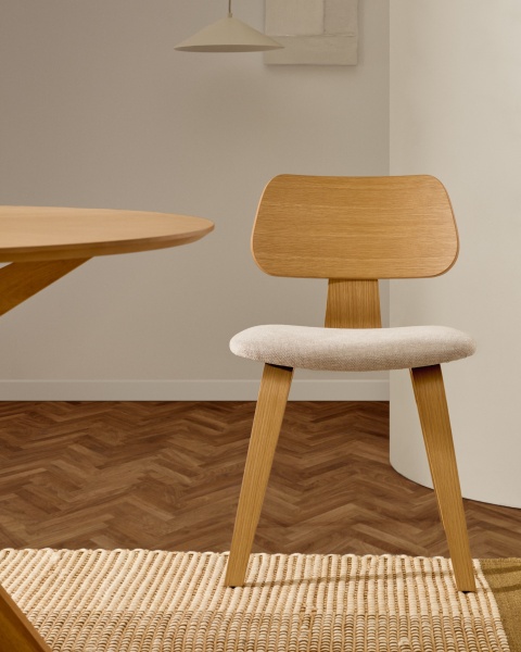 Стул Gena из бежевого шенилла с каркасом из шпона дуба и каучукового дерева от интернет-магазина IDODOM.RU