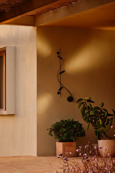 Уличный настенный светильник CLAP черный 3X6W 3000K 38° от интернет-магазина IDODOM.RU