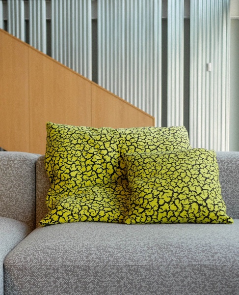 Подушка Rift Yellow 40*40 от интернет-магазина IDODOM.RU