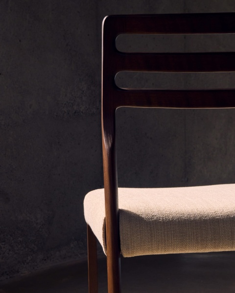 Стул Cudia из бежевой синели из массива дуба с отделкой орех FSC Mix Credi от интернет-магазина IDODOM.RU