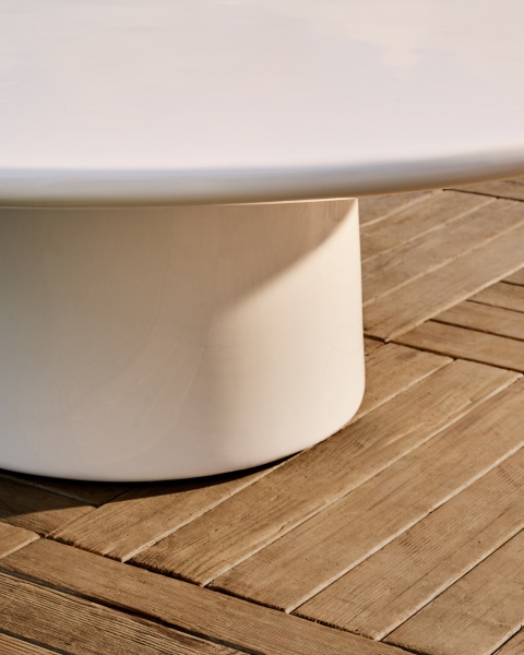 Журнальный столик Albanella из цемента с глянцевой белой отделкой Ø110 см от интернет-магазина IDODOM.RU