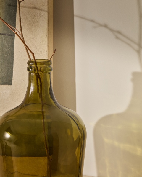 Маленькая ваза из переработанного стекла Fiobe от интернет-магазина IDODOM.RU