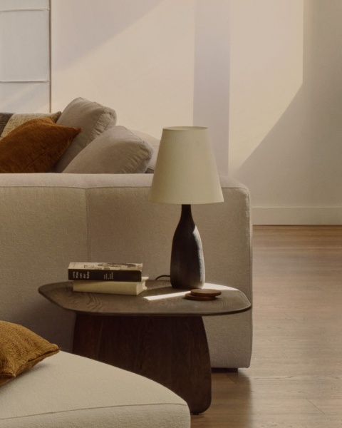 Настольная лампа Luvia с черным деревянным основанием от интернет-магазина IDODOM.RU