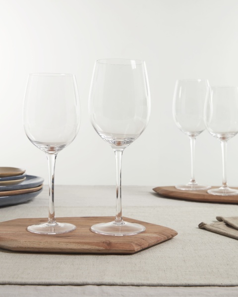 Сервировочная доска Romina из массива акации удлиненная семиугольная от интернет-магазина IDODOM.RU