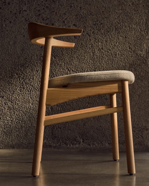 Стул Timons из бежевой синели из массива дуба с натуральной отделкой FSC Mix Credit от интернет-магазина IDODOM.RU