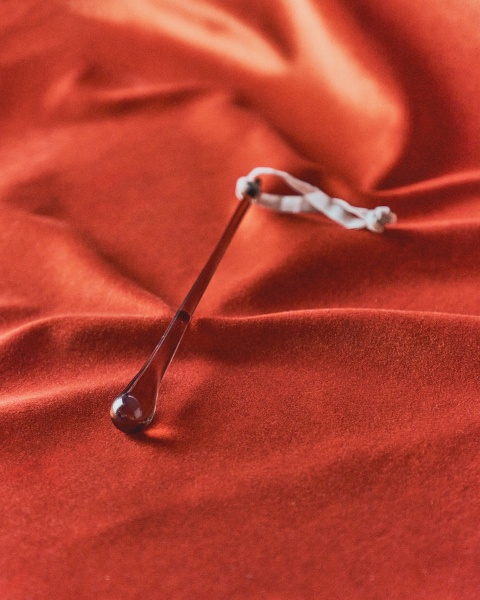 Набор из 2 подвесных украшений Alsenia из коричневого переработанного стекла, 26 см от интернет-магазина IDODOM.RU