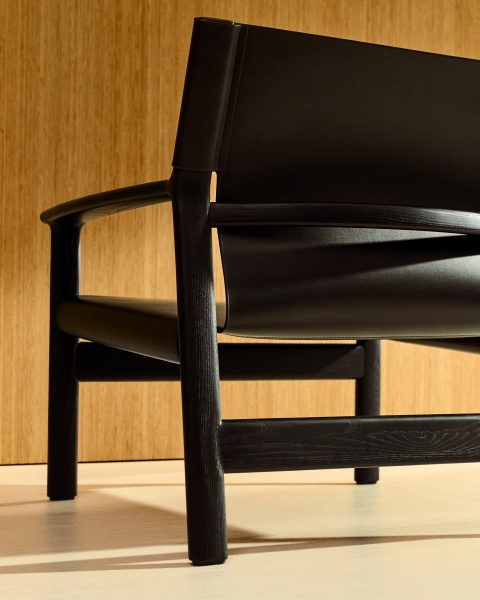 Кресло Jan из переработанной кожи черного цвета и ясеня в черном цвете от интернет-магазина IDODOM.RU