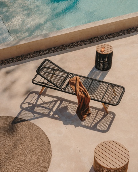 Шезлонг Dandara со стальной конструкцией, черным шнуром и ножками из 100% массива акации от интернет-магазина IDODOM.RU