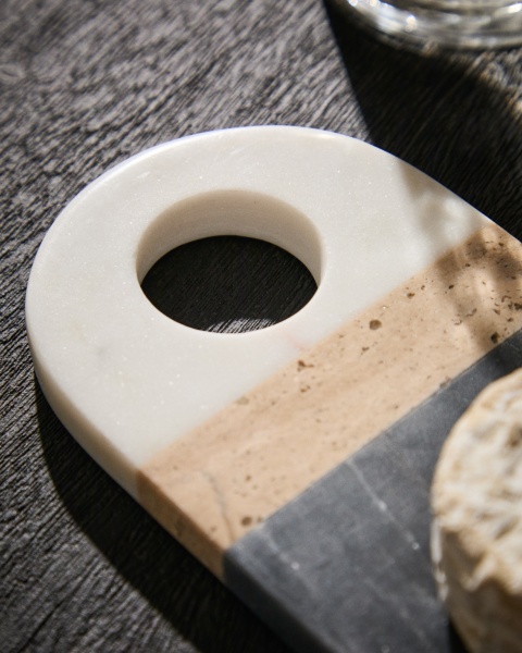 Сервировочная доска Nivol из черно-белого мрамора и травертина от интернет-магазина IDODOM.RU