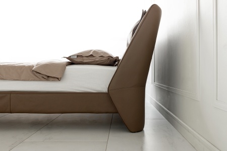 Кровать Дженис из натуральной кожи от интернет-магазина IDODOM.RU