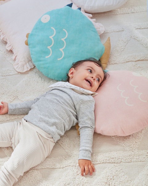 Подушка Delmare из 100% хлопка в форме рыбы розовая Ø 45 см от интернет-магазина IDODOM.RU