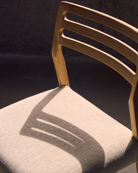 Стул Cudia из бежевой синели из массива дуба с натуральной отделкой FSC Mix Credi от интернет-магазина IDODOM.RU