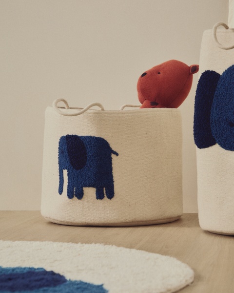 Корзина из хлопка Tandani бежевого цвета с синим слоном 30 см от интернет-магазина IDODOM.RU