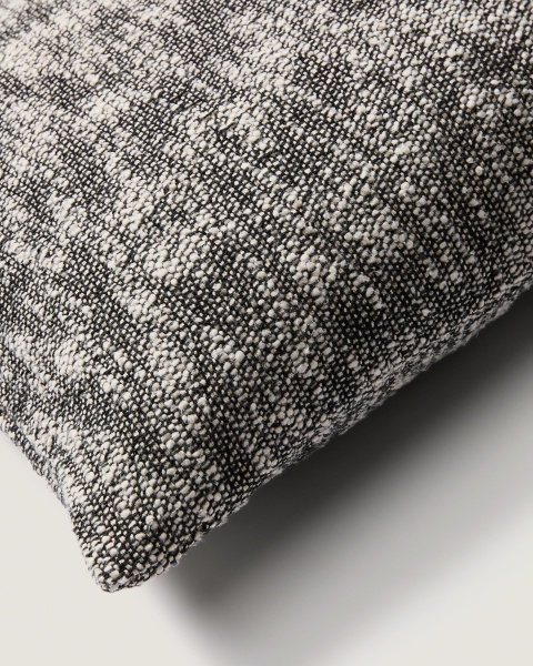 Чехол для подушки Mevia из льна и хлопка бежевого и черного цветов, 50 x 50 см от интернет-магазина IDODOM.RU