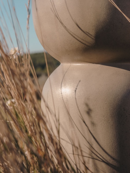 Garbet Круглый приставной столик из цемента Ø 32 см от интернет-магазина IDODOM.RU