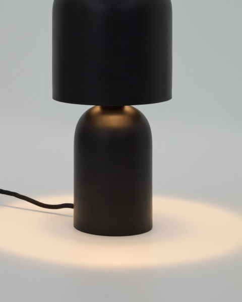 Настольная лампа Monze из черного металла от интернет-магазина IDODOM.RU