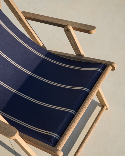 Vilara Складной шезлонг для улицы в полоску синего и бежевого цвета от интернет-магазина IDODOM.RU