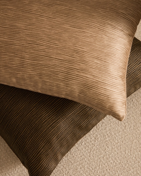 Чехол для подушки Mirca зеленый с текстурой 45 x 45 см от интернет-магазина IDODOM.RU