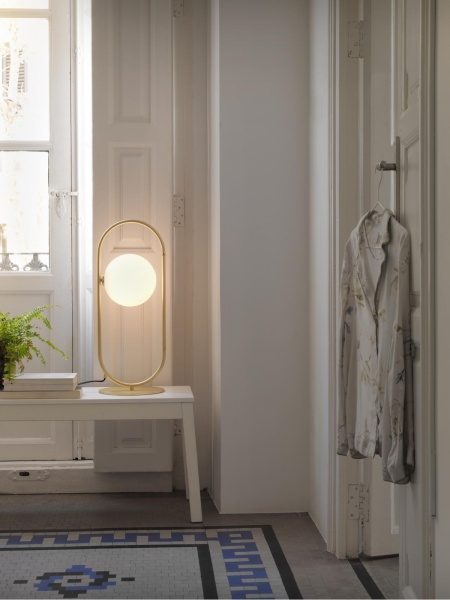 Настольная лампа Abbacus латунь/опаловое стекло от интернет-магазина IDODOM.RU