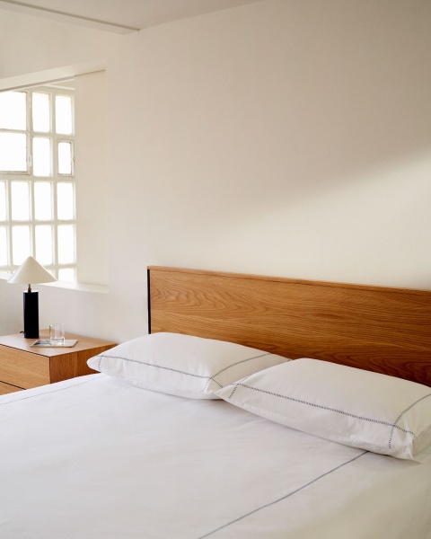 Taiana Изголовье из шпона дуба со стальными ножками 160 см от интернет-магазина IDODOM.RU