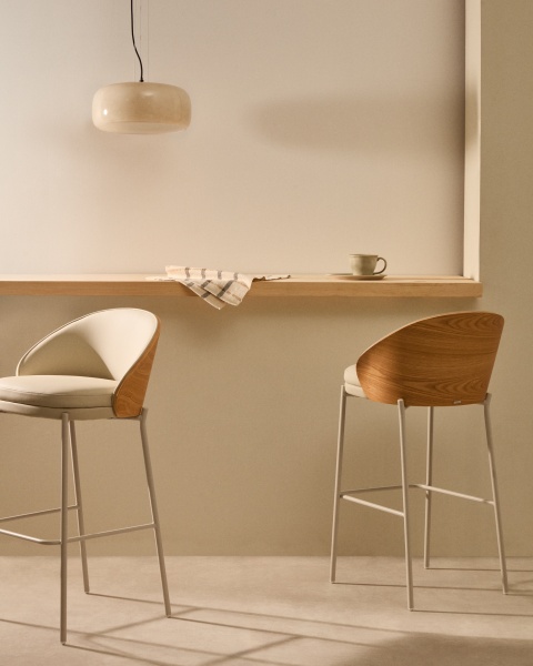 Стул барный Eamy из бежевой экокожи, ясеневого шпона с натуральной отделкой и бежевого металла от интернет-магазина IDODOM.RU