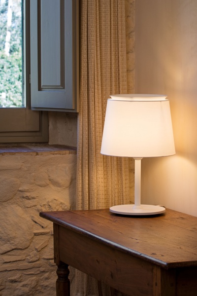 Настольная лампа Savoy белая от интернет-магазина IDODOM.RU