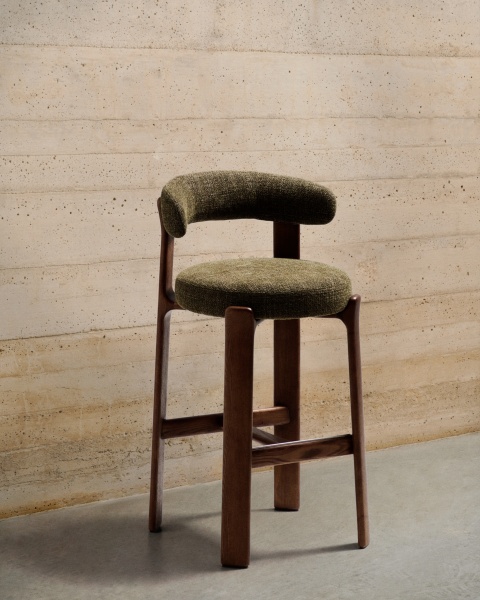 Полубарный стул Granite из зеленого шенилла и ясеня с отделкой орех 65 см от интернет-магазина IDODOM.RU