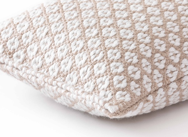 Подушка декоративная Nomad Tuareg white от интернет-магазина IDODOM.RU