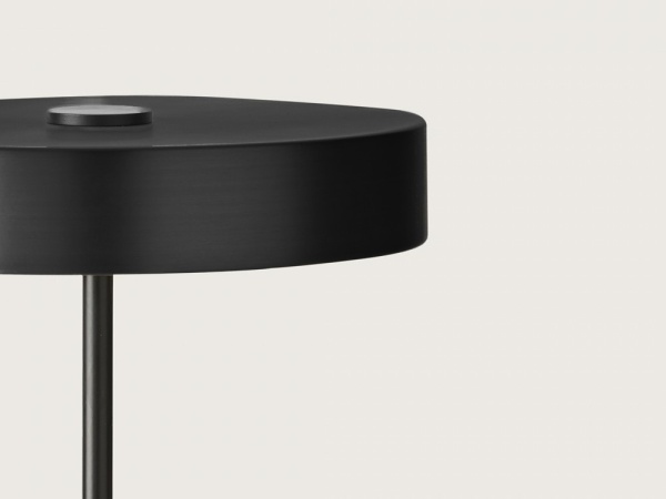 Настольная лампа Ambor черная от интернет-магазина IDODOM.RU