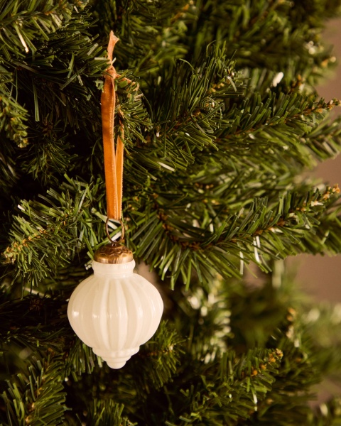 Набор из 4 рождественских шаров Irlo из белого переработанного стекла, Ø 8 см от интернет-магазина IDODOM.RU