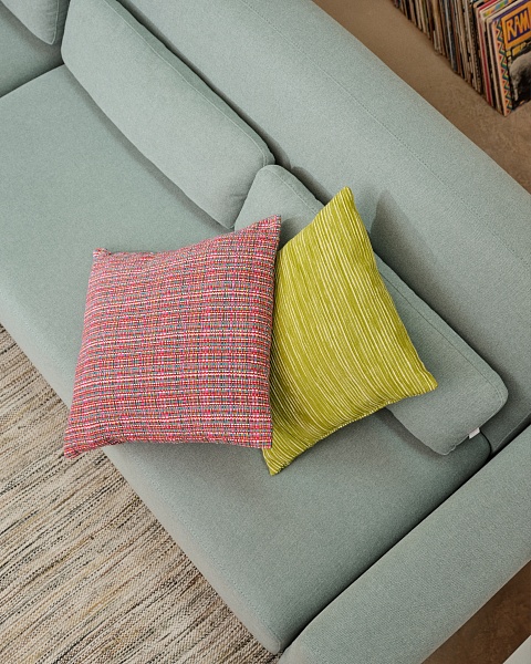 Чехол на подушку Nivara с розовой структурированной тканью 50 x 50 см от интернет-магазина IDODOM.RU